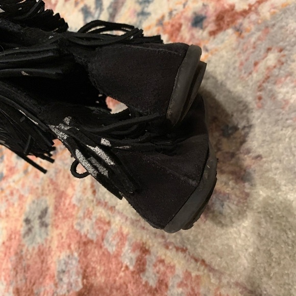 Minnetonka Black Suede Fringe Accent Moccasin Star Print Boots Girls Size 13 - Picture 7 of 8